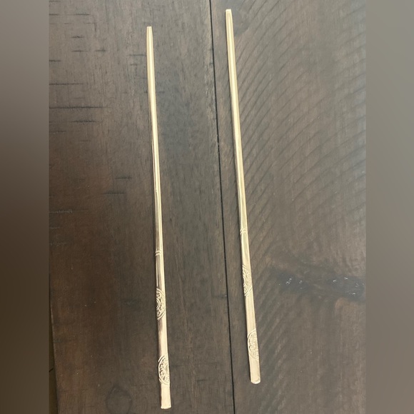 4 Pcs Asian Stainless 18-10 Embossed Chopsticks And Spoons set - Picture 3 of 12